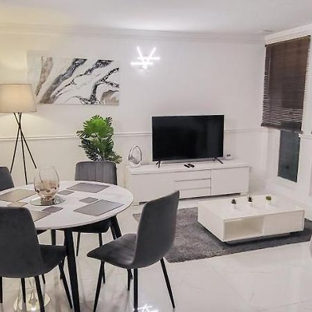 Stunning 2 Bedroom Apartment In Canary Wharf - Morland Apartments Лондон Экстерьер фото