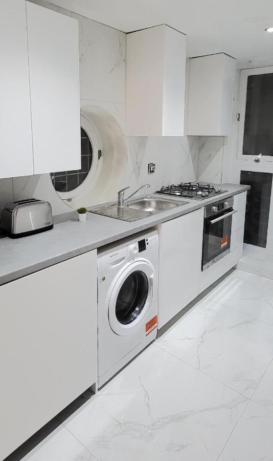 Stunning 2 Bedroom Apartment In Canary Wharf - Morland Apartments Лондон Экстерьер фото