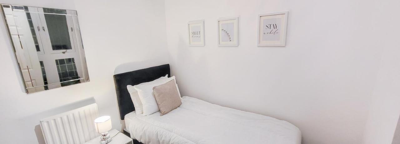 Stunning 2 Bedroom Apartment In Canary Wharf - Morland Apartments Лондон Экстерьер фото