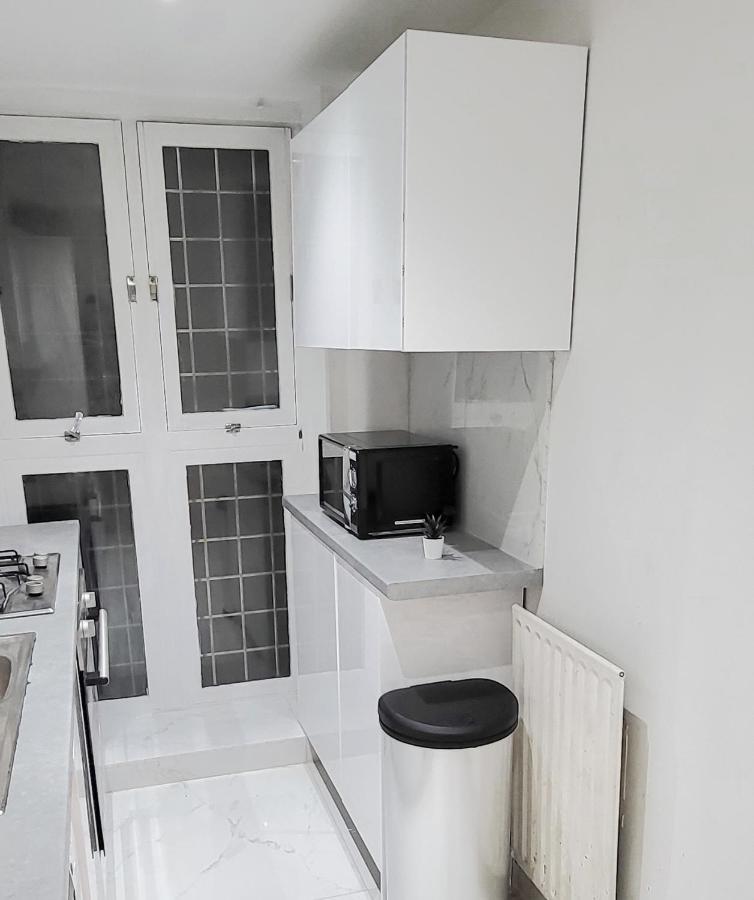 Stunning 2 Bedroom Apartment In Canary Wharf - Morland Apartments Лондон Экстерьер фото